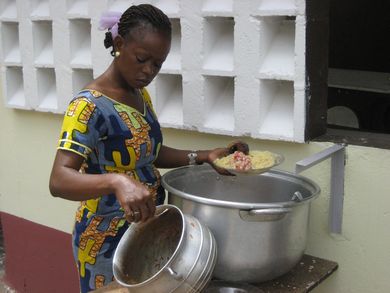 Equipement de la cantine scolaire en Côte d’Ivoire – Mai 2010