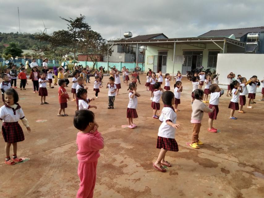 Ecole Hoa Mai cours de gymnastique