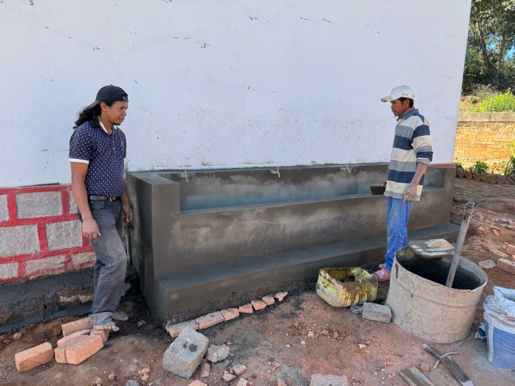 Construction_encours_lavabos_Maharidaza
