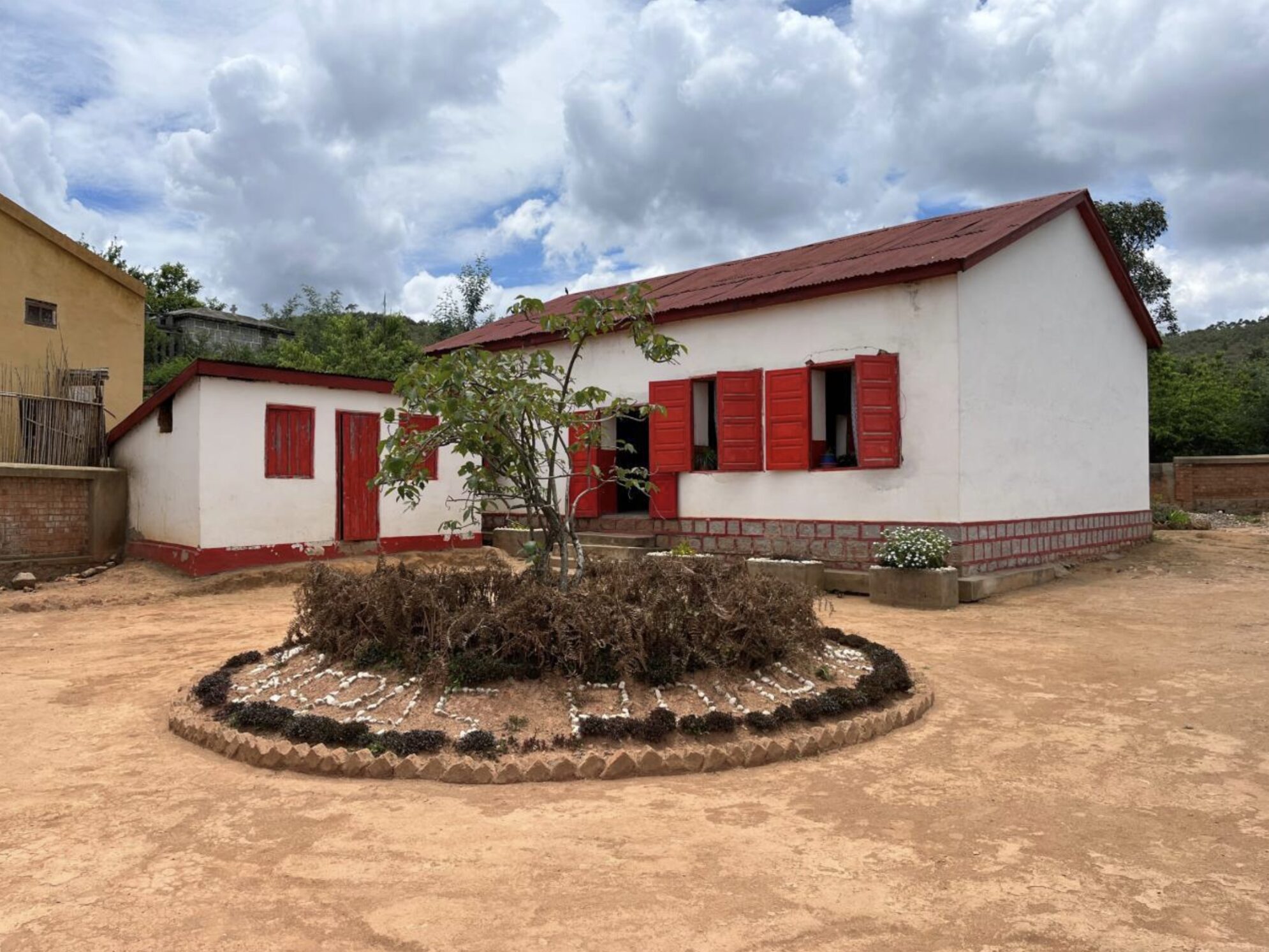 Équipement d&rsquo;une cantine scolaire pour l&rsquo;école primaire publique de Maharidaza